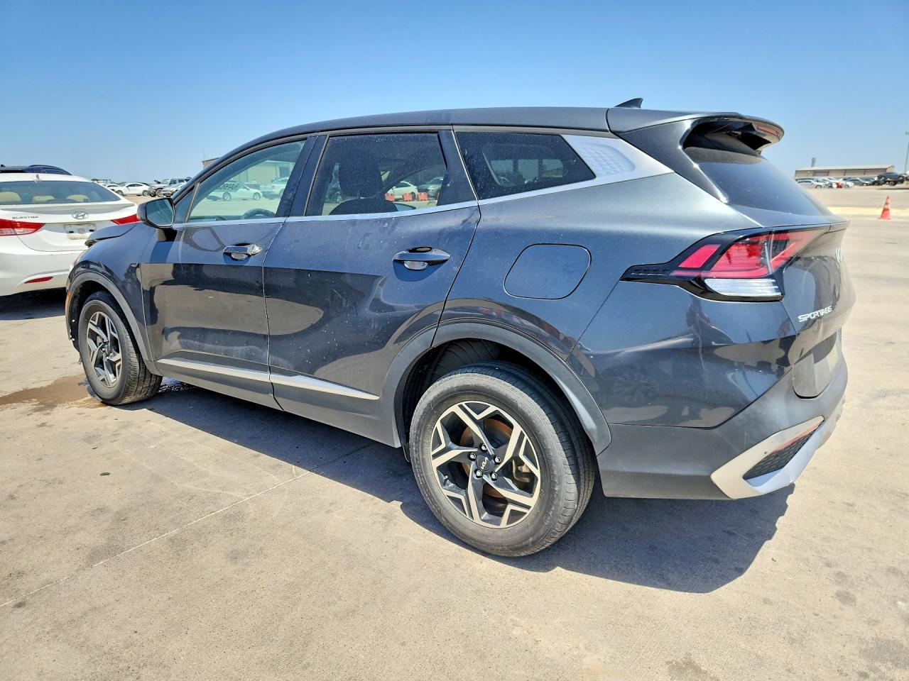 2023 KIA SPORTAGE LX — Фото 2 из 13