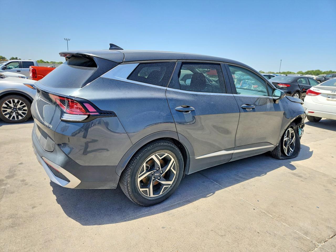 2023 KIA SPORTAGE LX — Фото 3 из 13