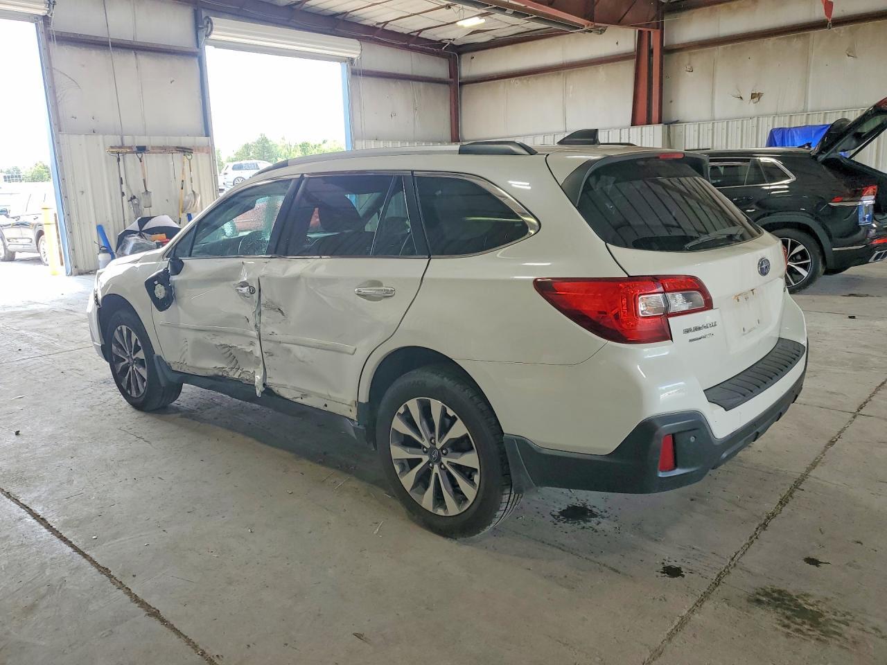 2018 SUBARU OUTBACK TOURING — Фото 2 из 12