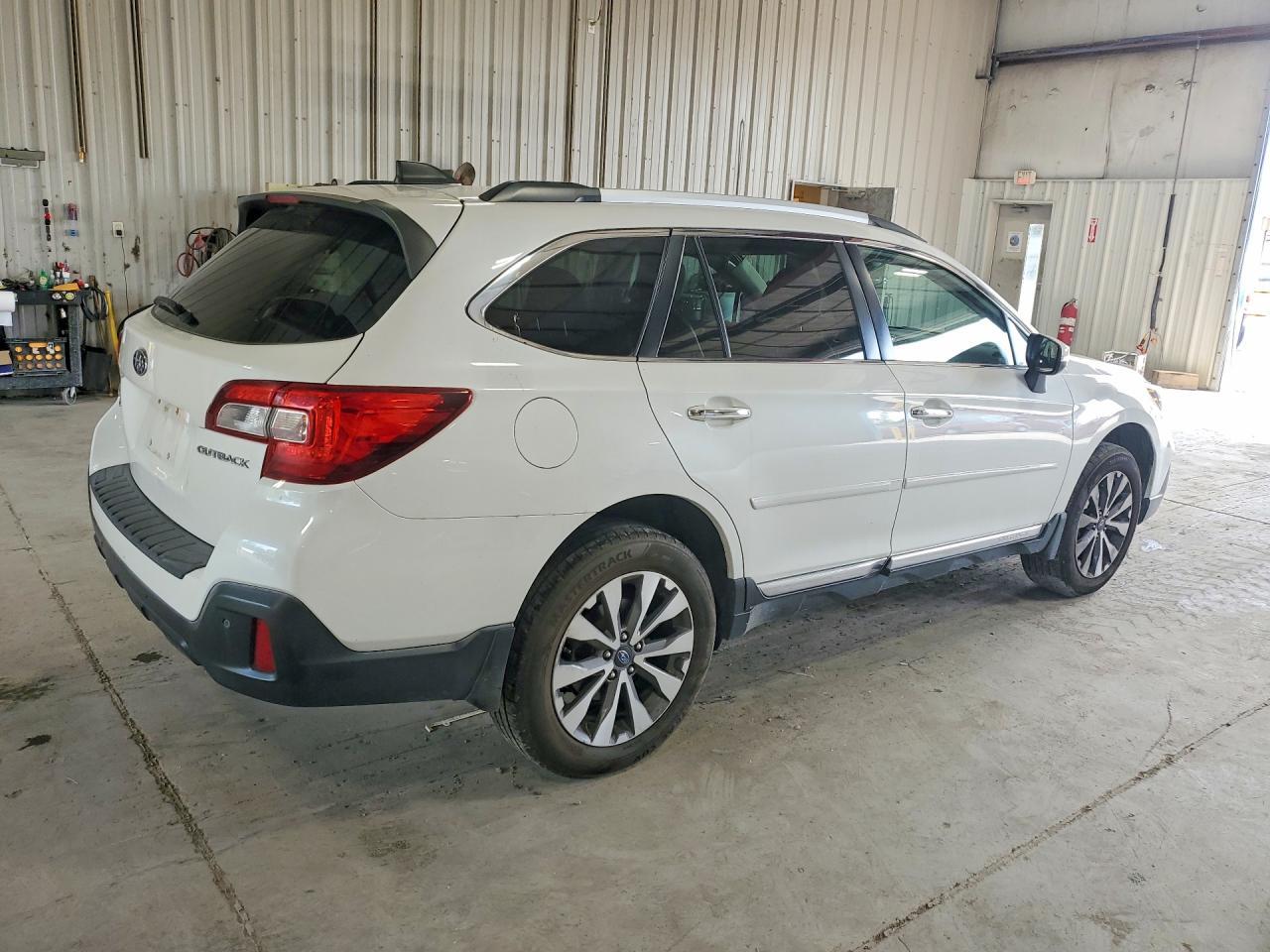 2018 SUBARU OUTBACK TOURING — Фото 3 из 12