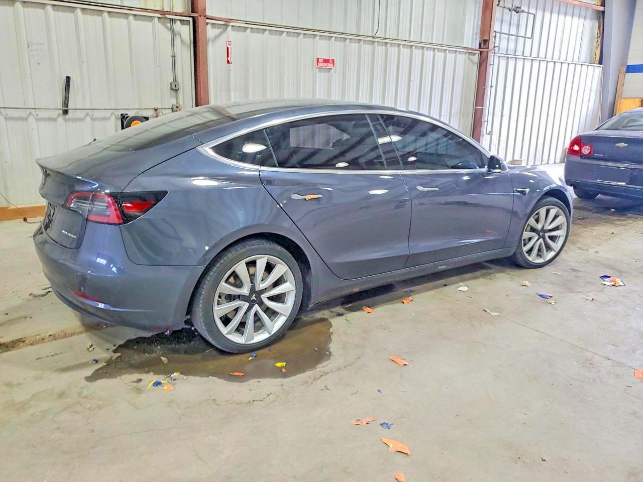 2018 TESLA MODEL 3 — Фото 3 из 12