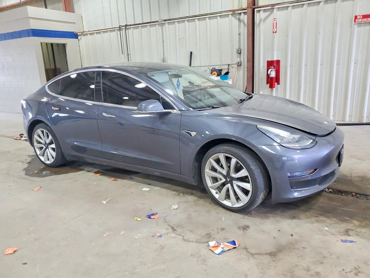 2018 TESLA MODEL 3 — Фото 4 из 12