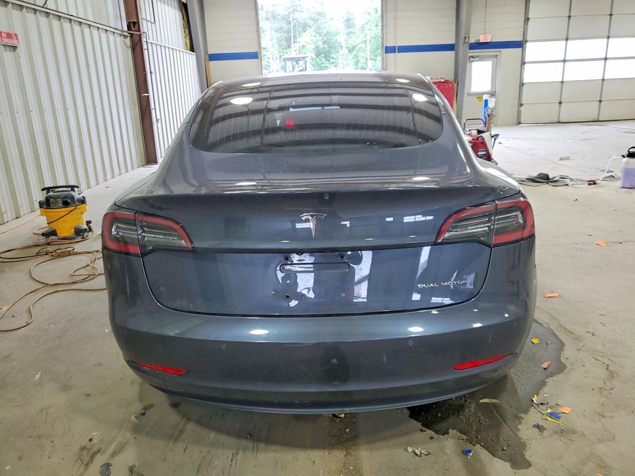 2018 TESLA MODEL 3 — Фото 6 из 12