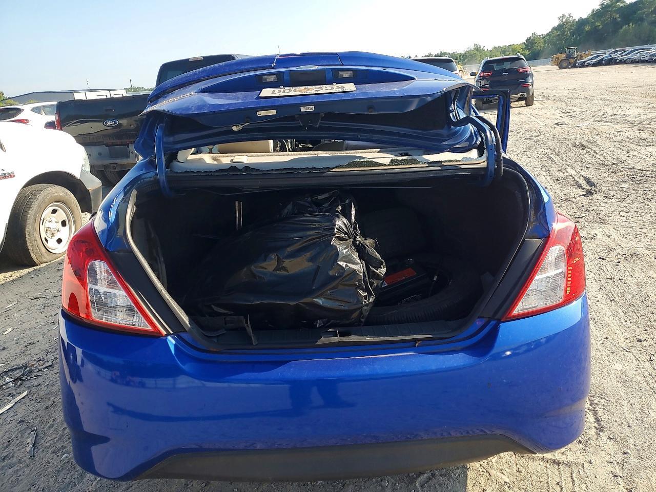 2015 NISSAN VERSA 1.6 SV — Фото 6 из 12