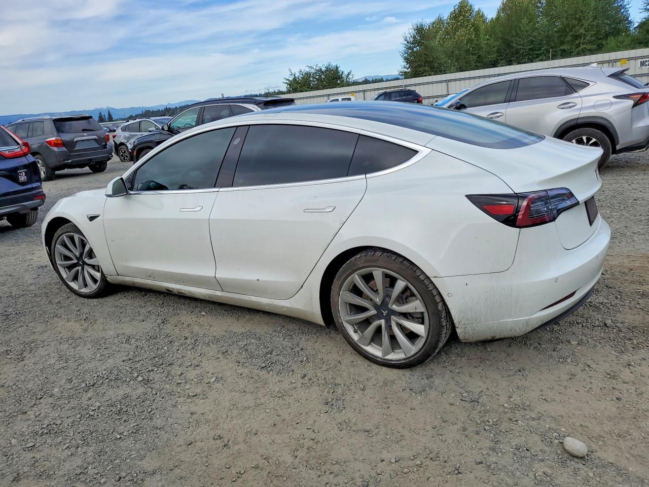 2018 TESLA MODEL 3 — Фото 2 из 12