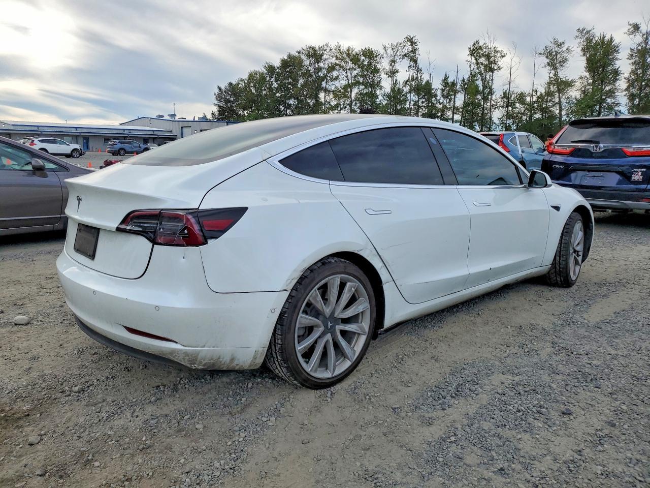 2018 TESLA MODEL 3 — Фото 3 из 12