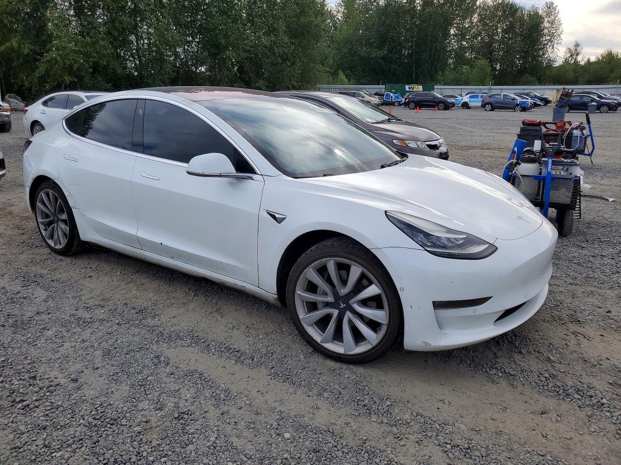 2018 TESLA MODEL 3 — Фото 4 из 12