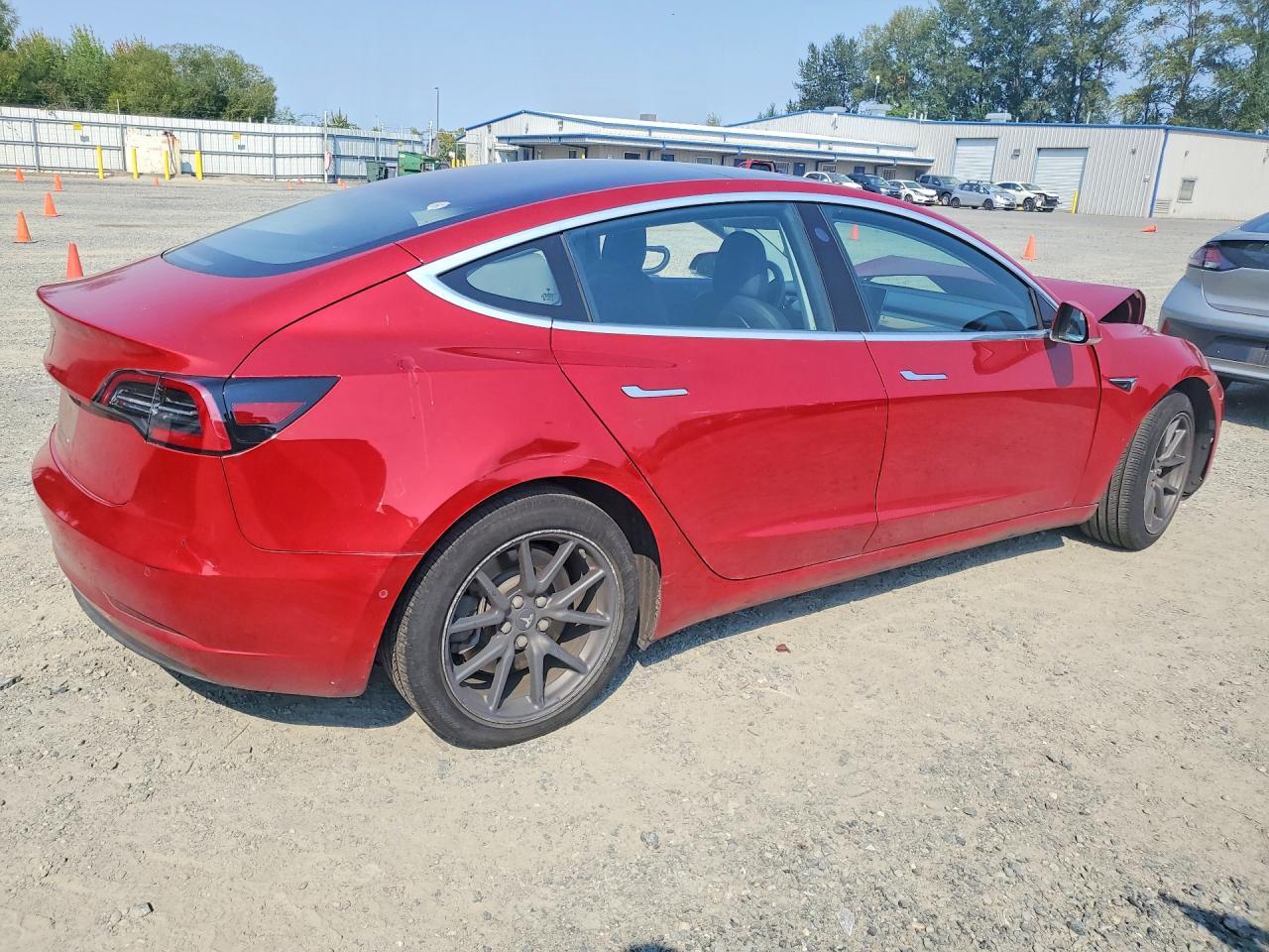 2018 TESLA MODEL 3 — Фото 3 из 12