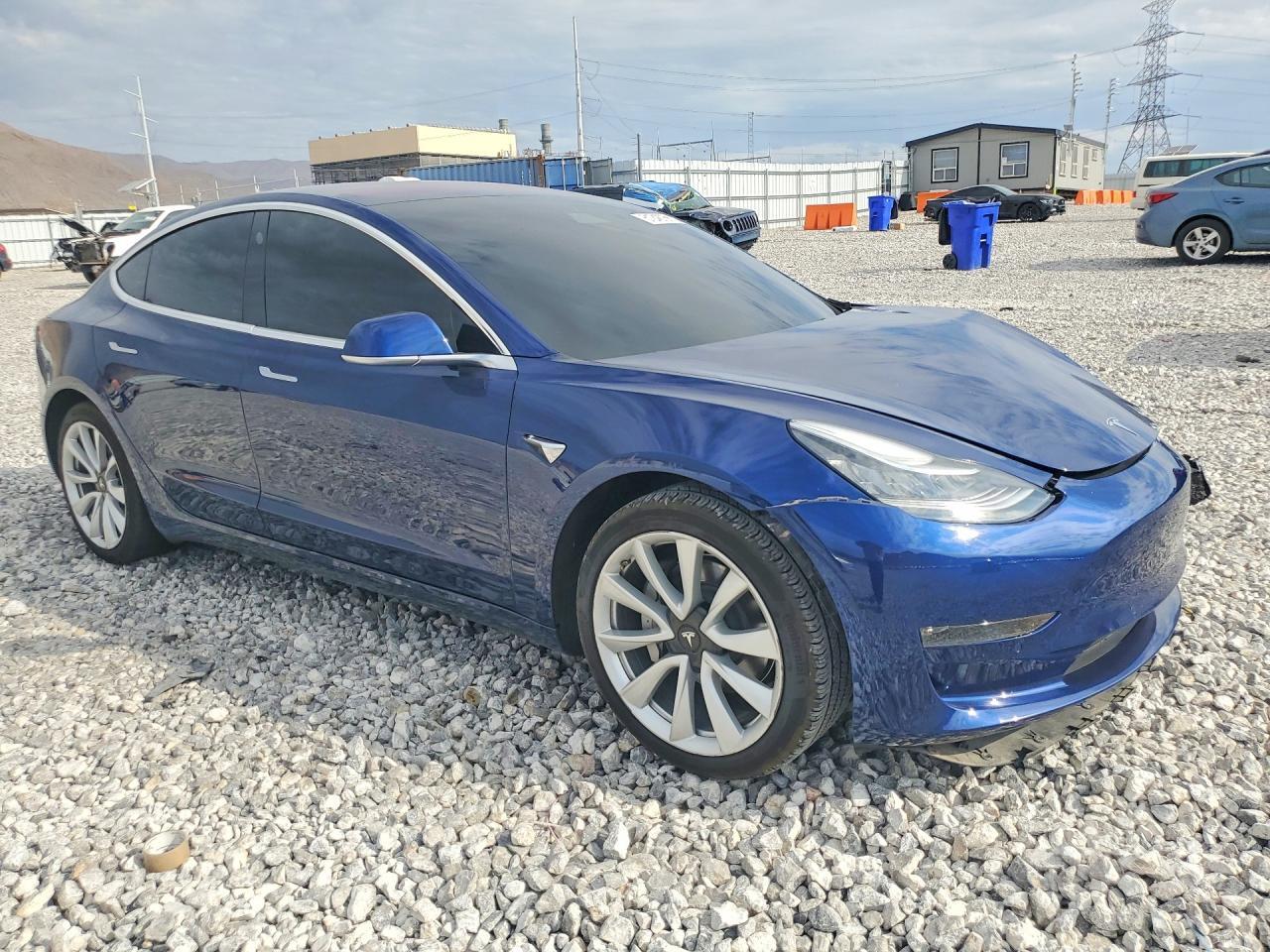 2018 TESLA MODEL 3 — Фото 4 из 12