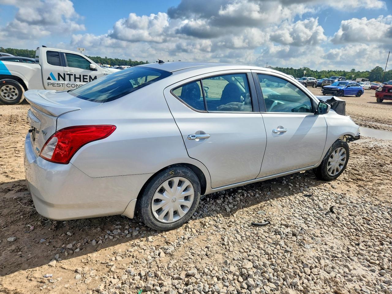 2015 NISSAN VERSA 1.6 SV — Фото 3 из 13