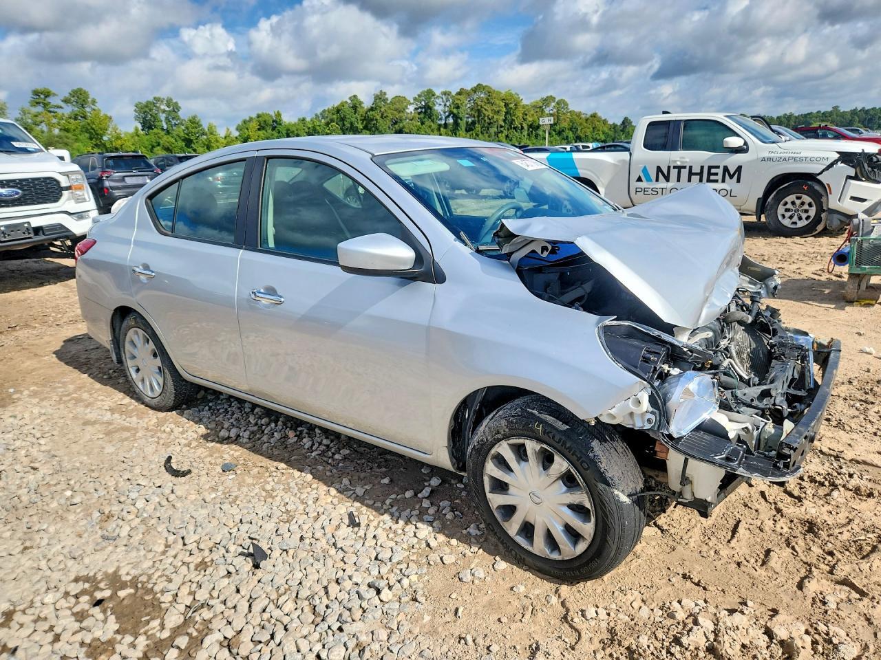 2015 NISSAN VERSA 1.6 SV — Фото 4 из 13