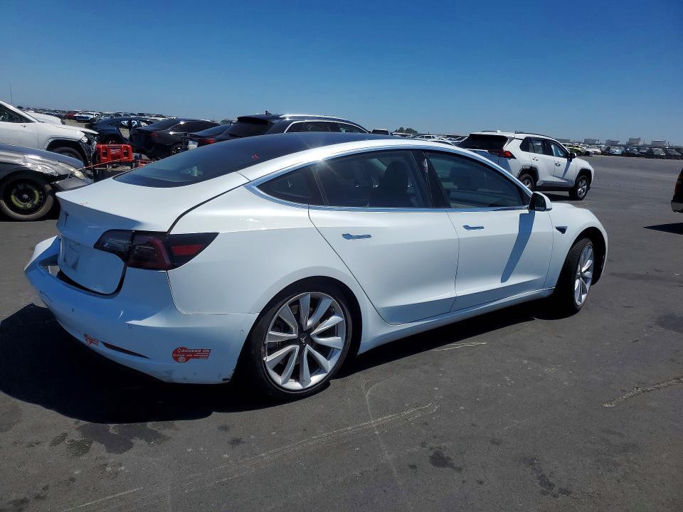 2018 TESLA MODEL 3 — Фото 3 из 12