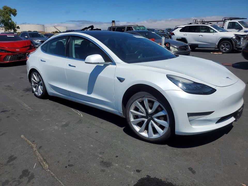 2018 TESLA MODEL 3 — Фото 4 из 12