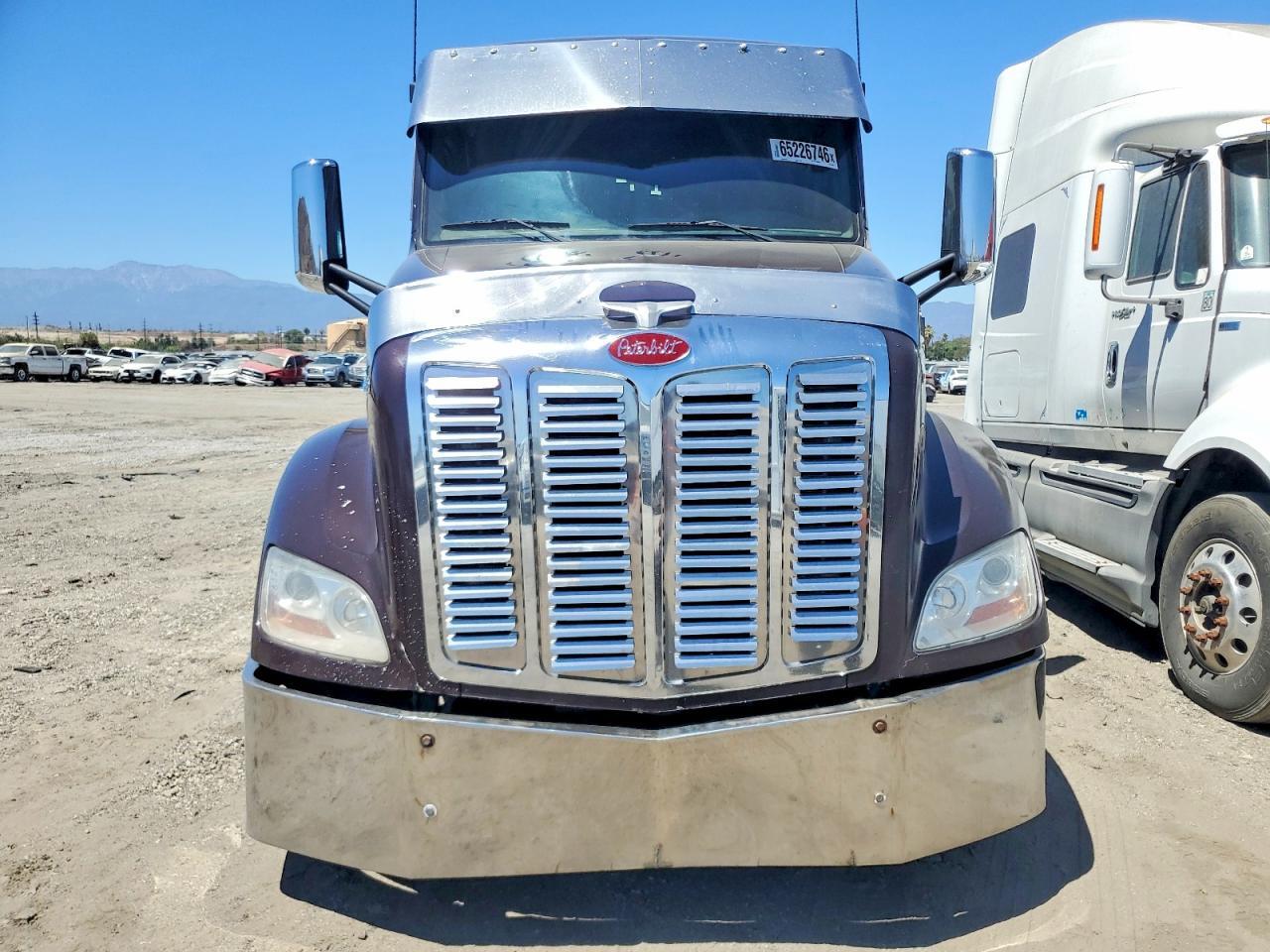2015 PETERBILT 579 — Фото 13 из 13