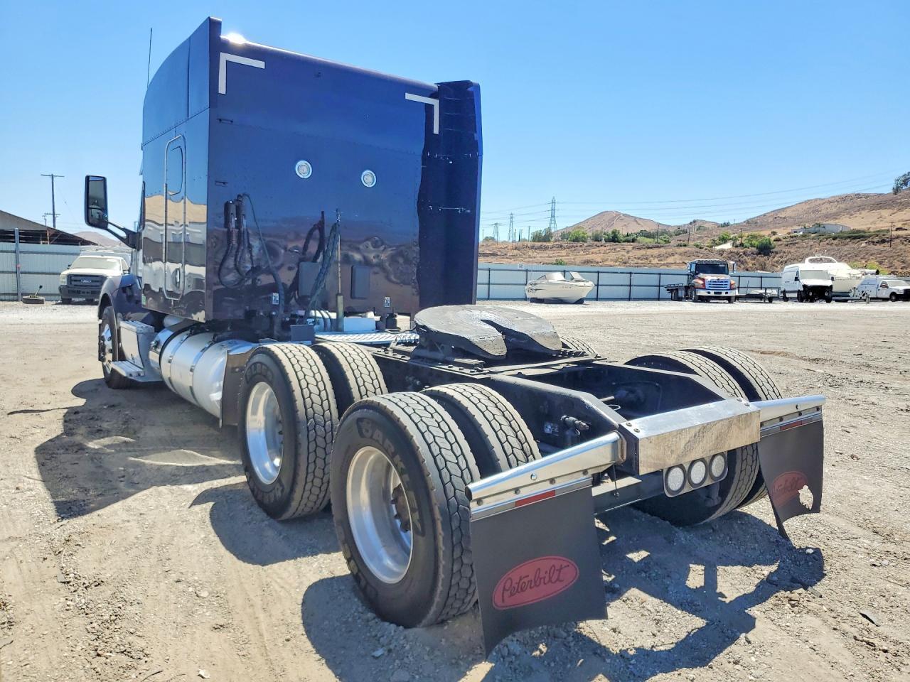 2015 PETERBILT 579 — Фото 2 из 13