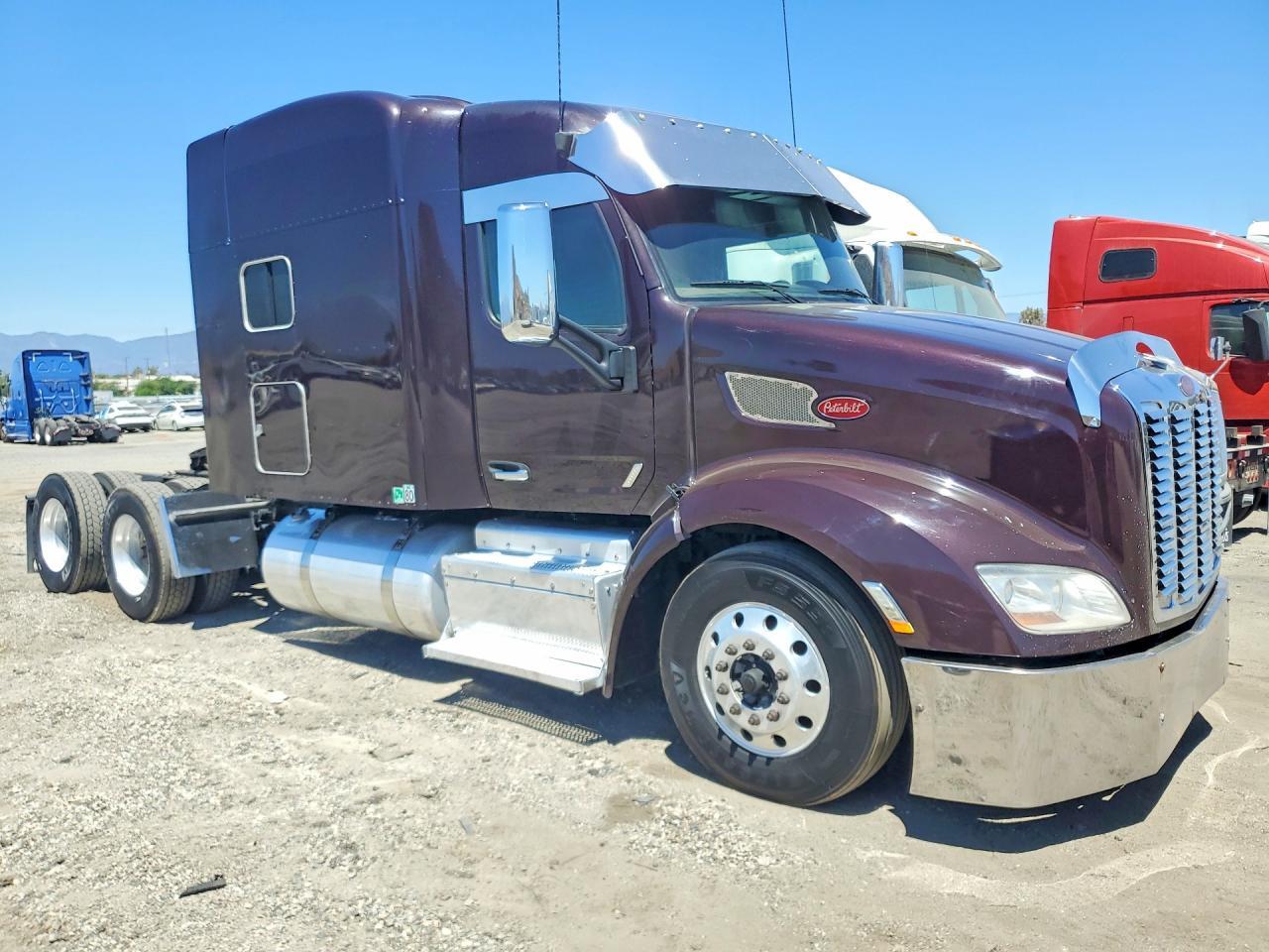 2015 PETERBILT 579 — Фото 4 из 13