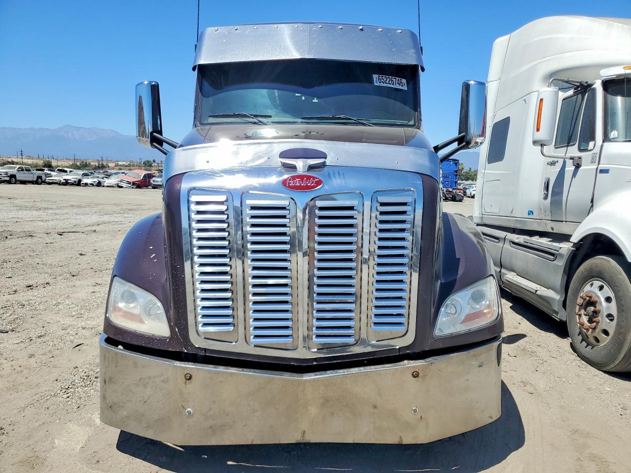 2015 PETERBILT 579 — Фото 5 из 13