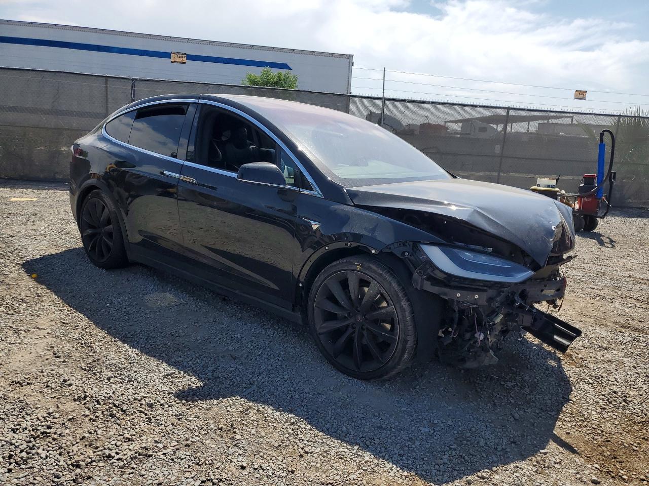 2018 TESLA MODEL X — Фото 4 из 13
