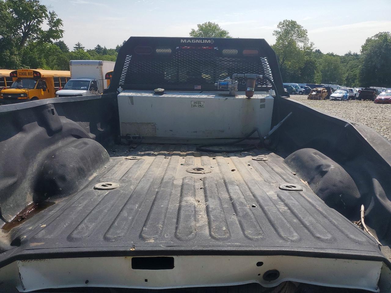 2015 RAM 3500 SLT — Фото 10 из 13