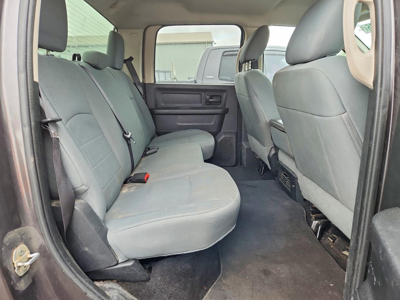 2015 RAM 1500 ST — Фото 10 из 12