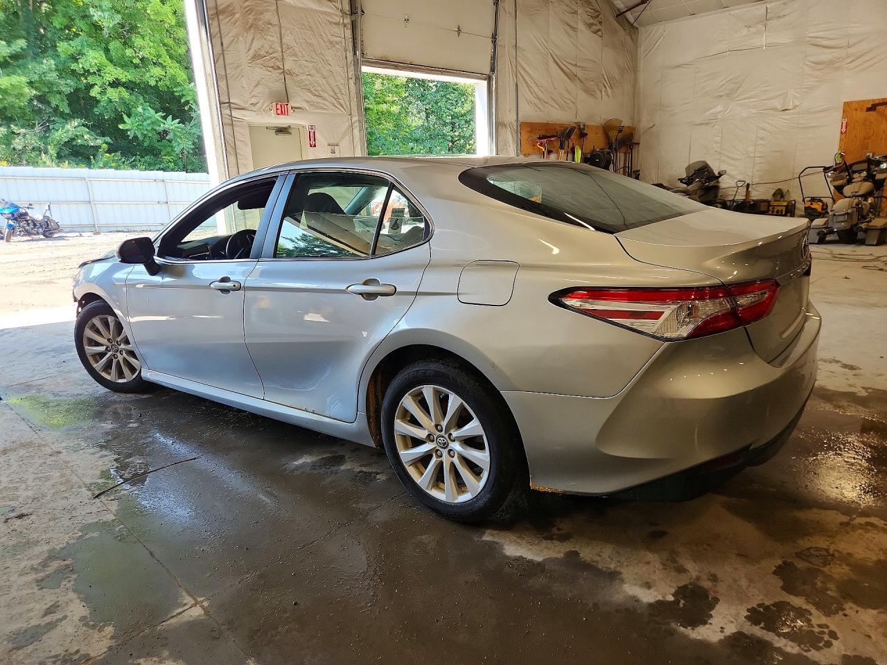 2018 TOYOTA CAMRY LE — Фото 2 из 13