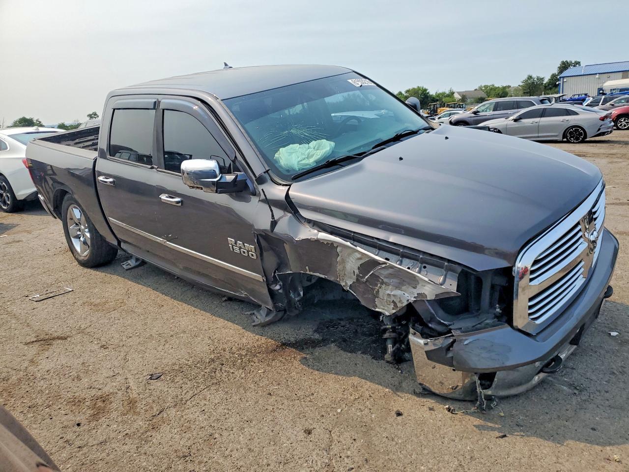 2015 RAM 1500 SLT — Фото 4 из 12