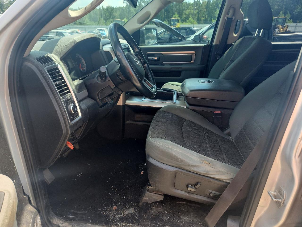 2015 RAM 1500 SLT — Фото 14 из 16
