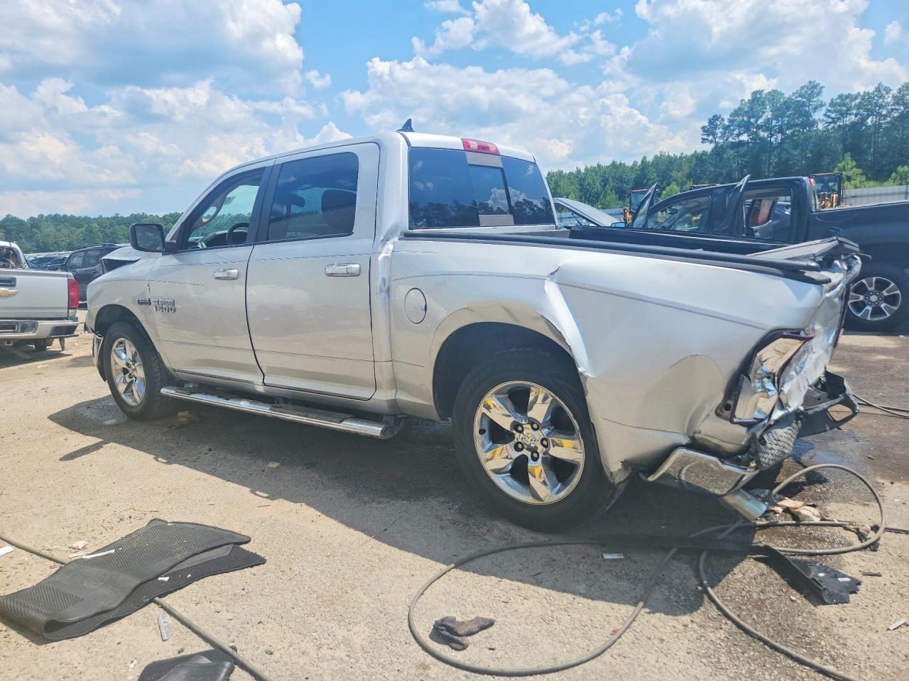 2015 RAM 1500 SLT — Фото 3 из 16