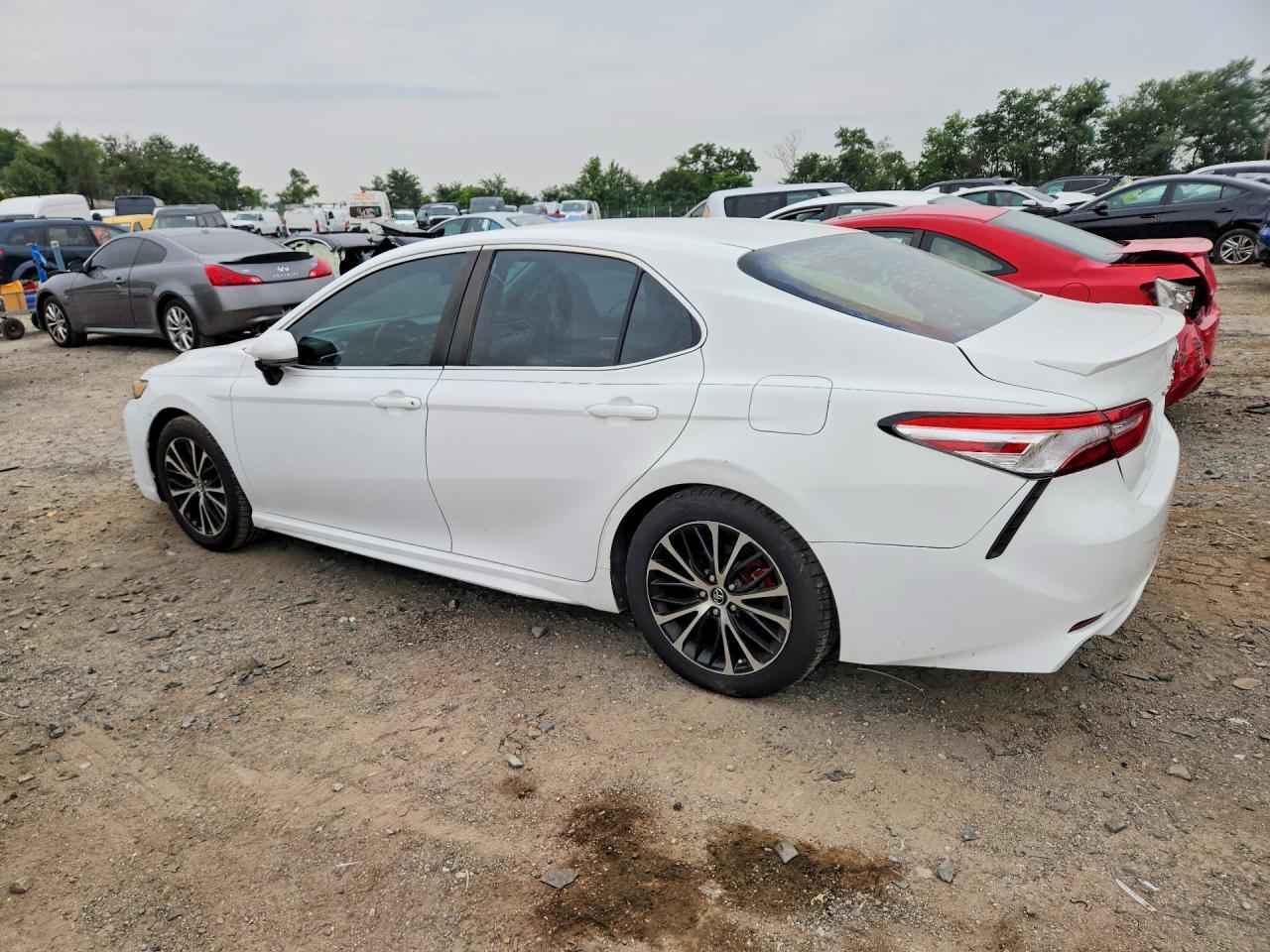 2018 TOYOTA CAMRY SE — Фото 2 из 12