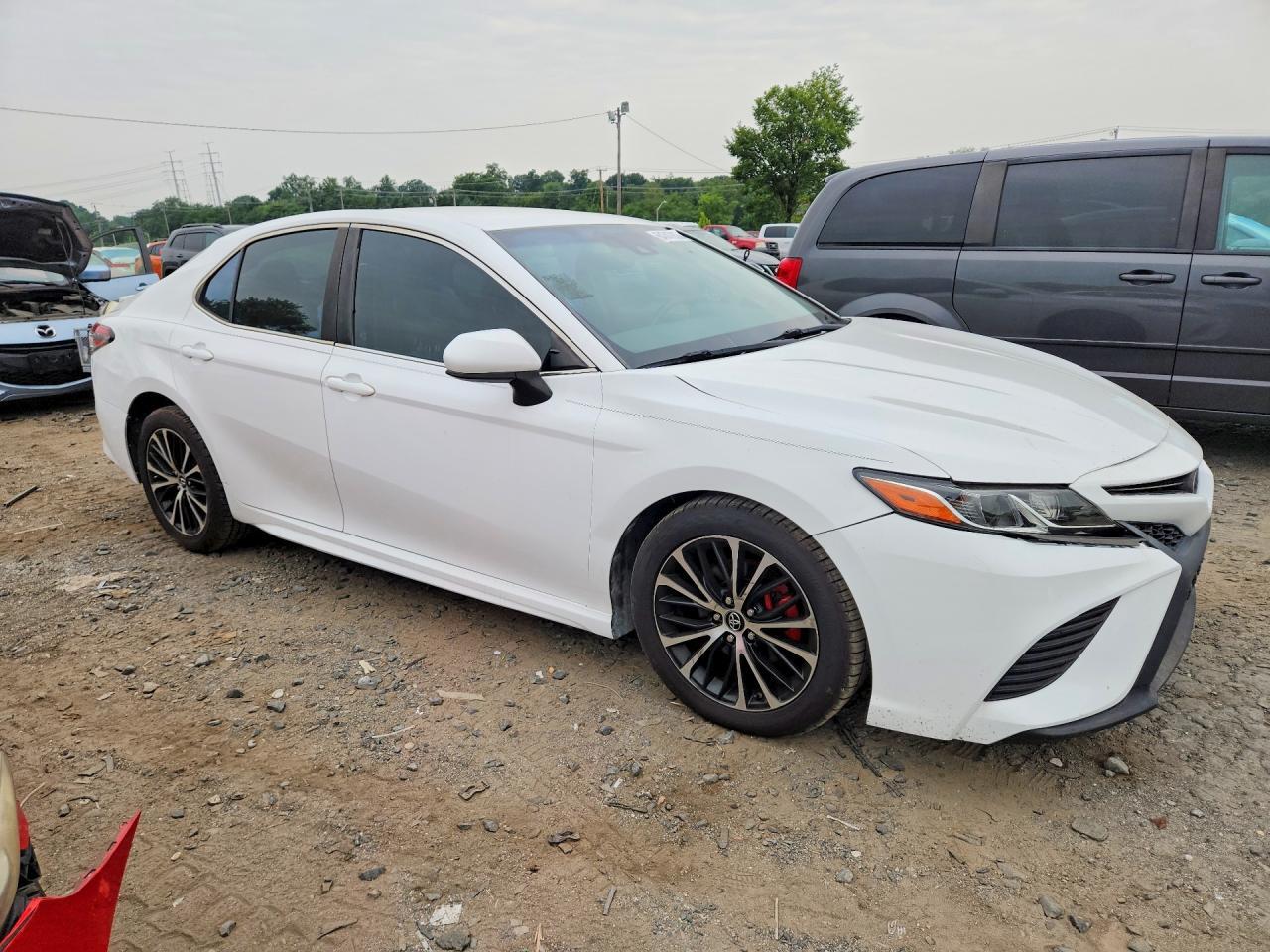 2018 TOYOTA CAMRY SE — Фото 4 из 12