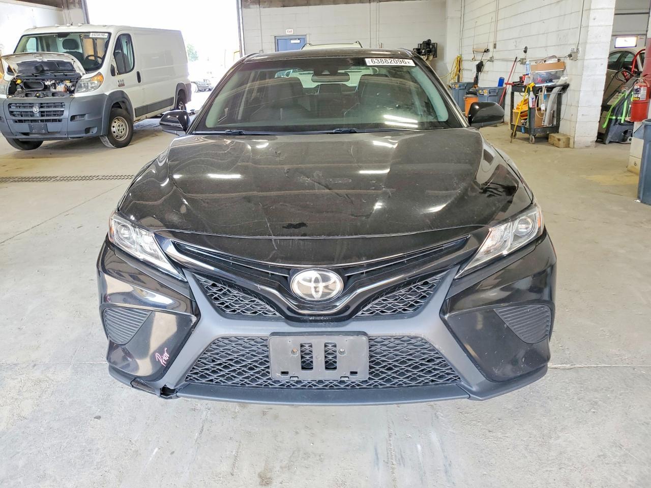2018 TOYOTA CAMRY SE — Фото 5 из 12
