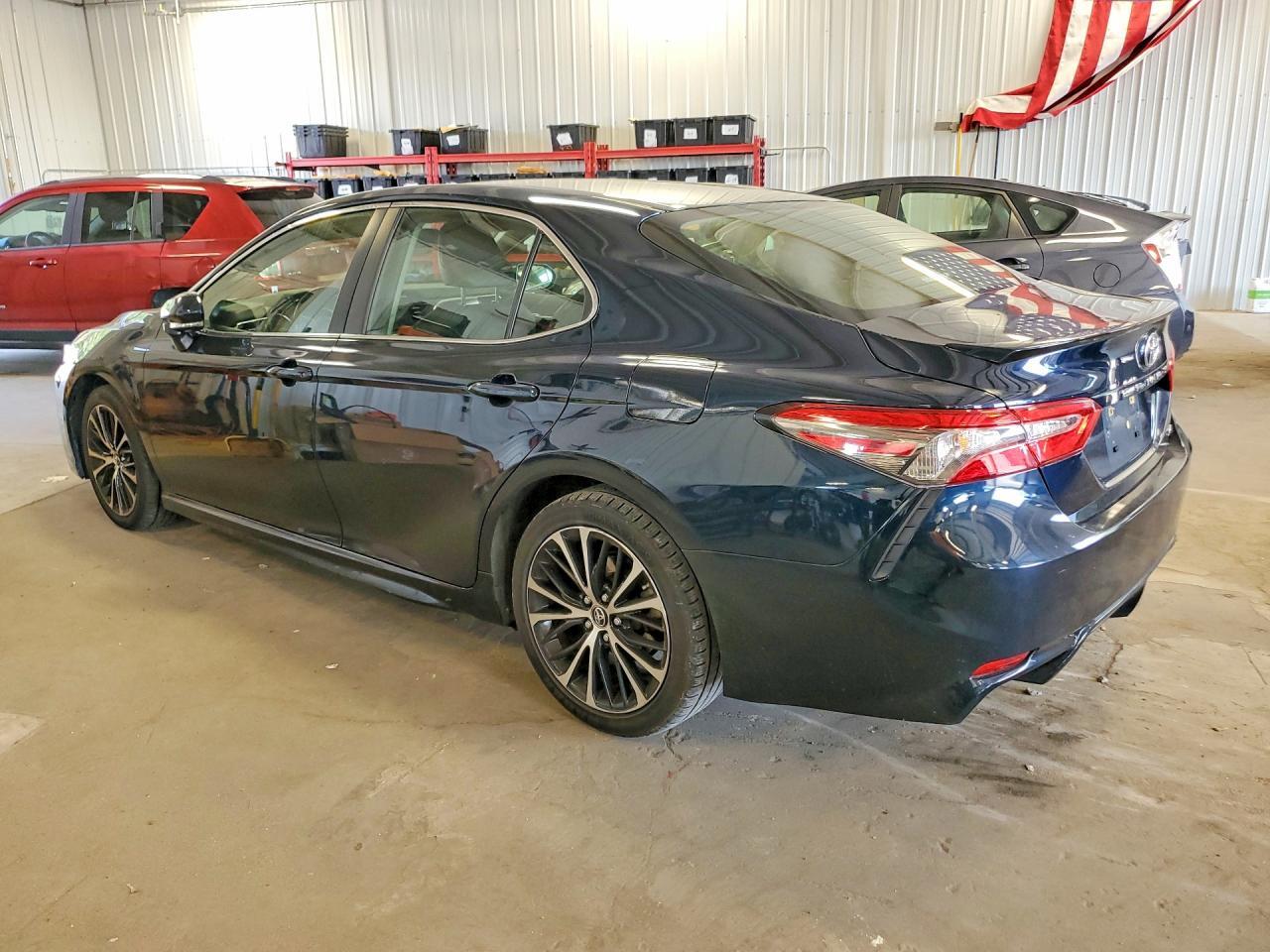 2018 TOYOTA CAMRY SE — Фото 2 из 12
