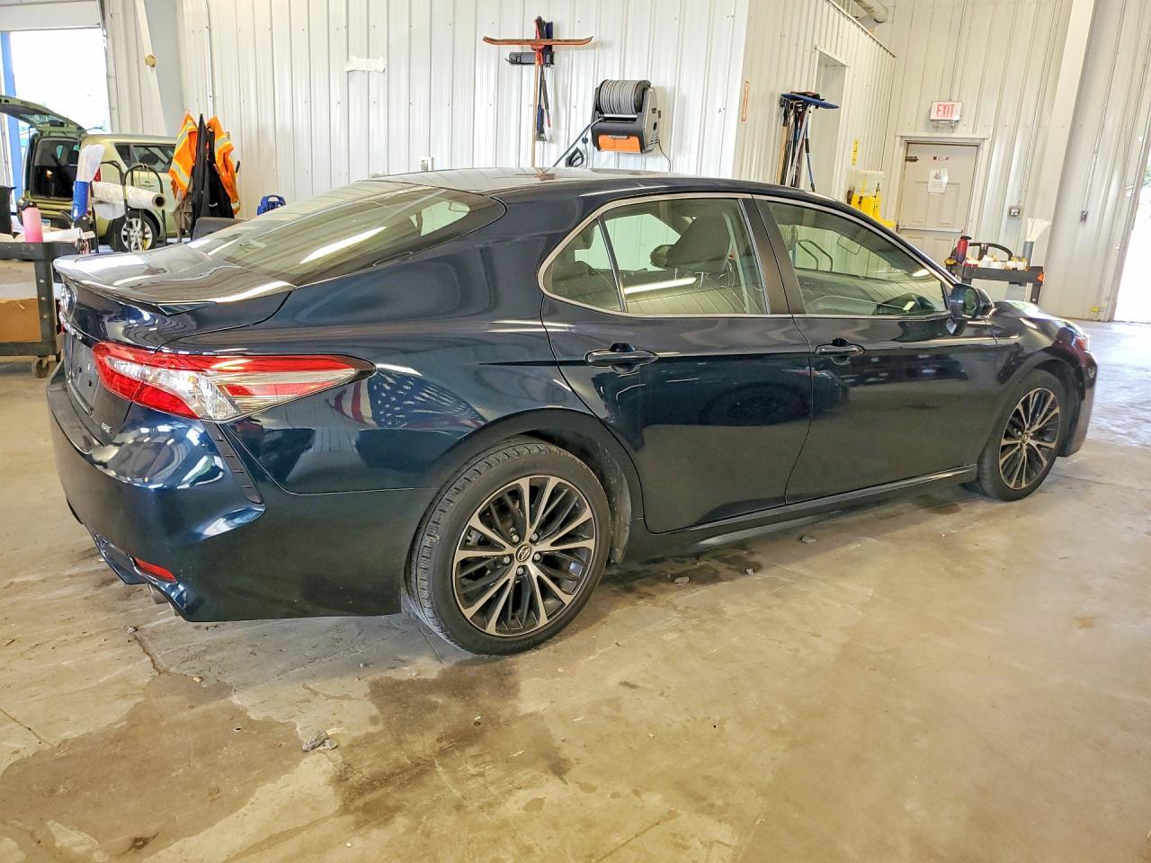 2018 TOYOTA CAMRY SE — Фото 3 из 12