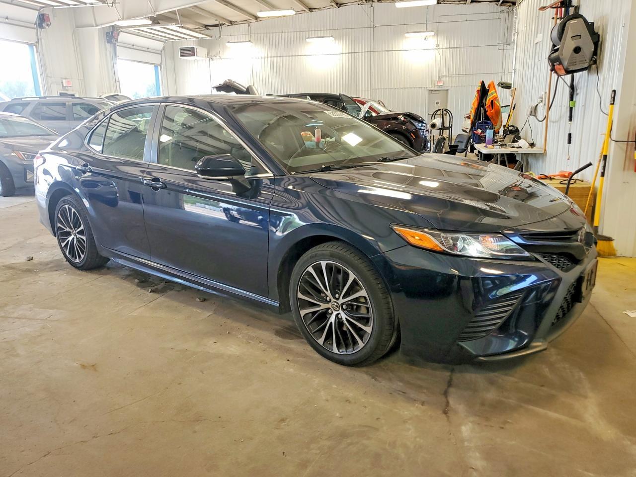 2018 TOYOTA CAMRY SE — Фото 4 из 12