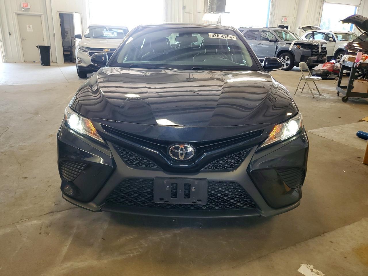2018 TOYOTA CAMRY SE — Фото 5 из 12