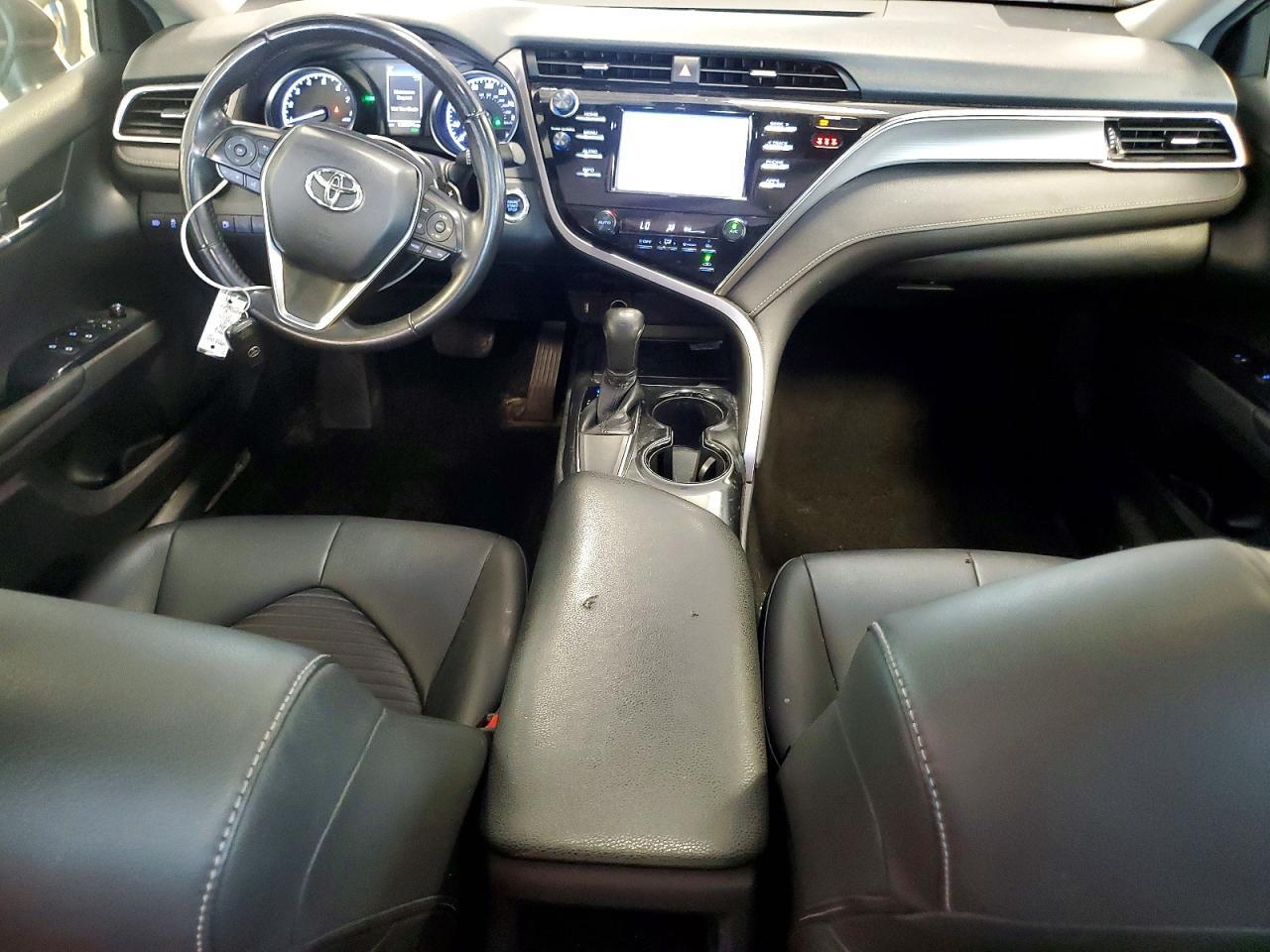 2018 TOYOTA CAMRY SE — Фото 8 из 12