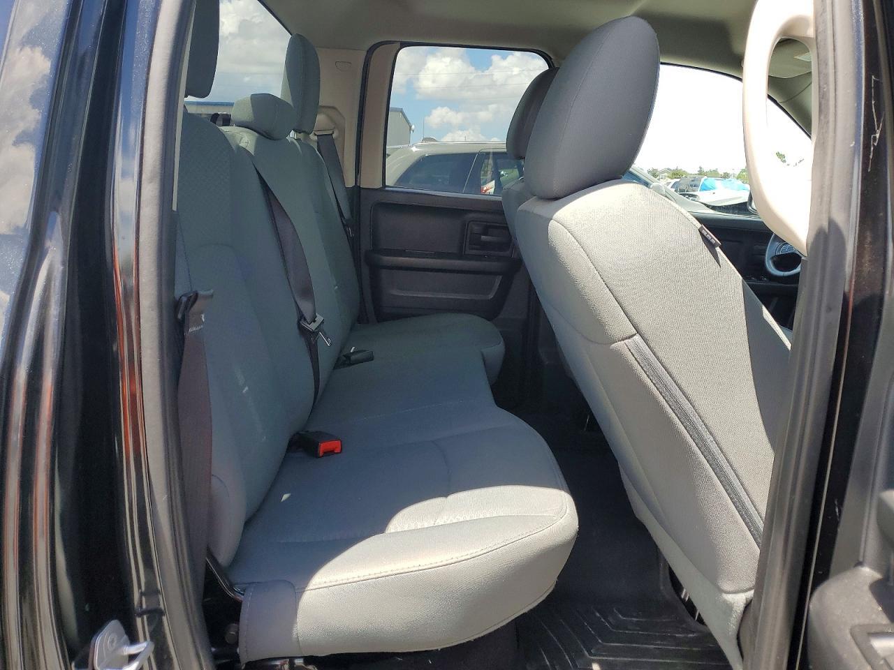 2015 RAM 1500 ST — Фото 10 из 12