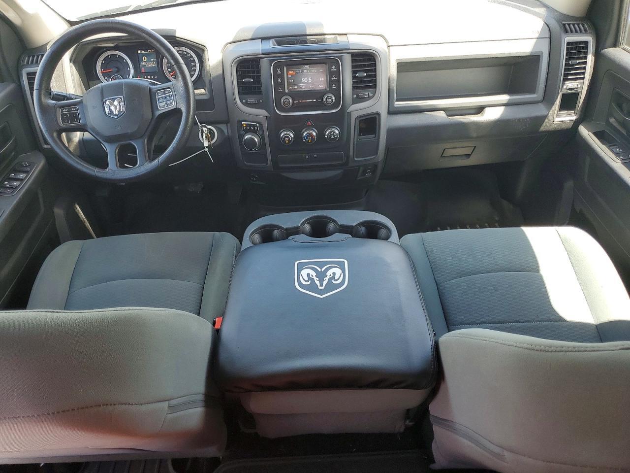 2015 RAM 1500 ST — Фото 8 из 12
