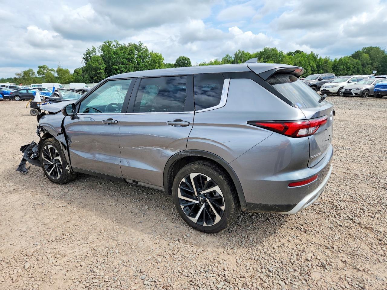 2023 MITSUBISHI OUTLANDER SE — Фото 2 из 14