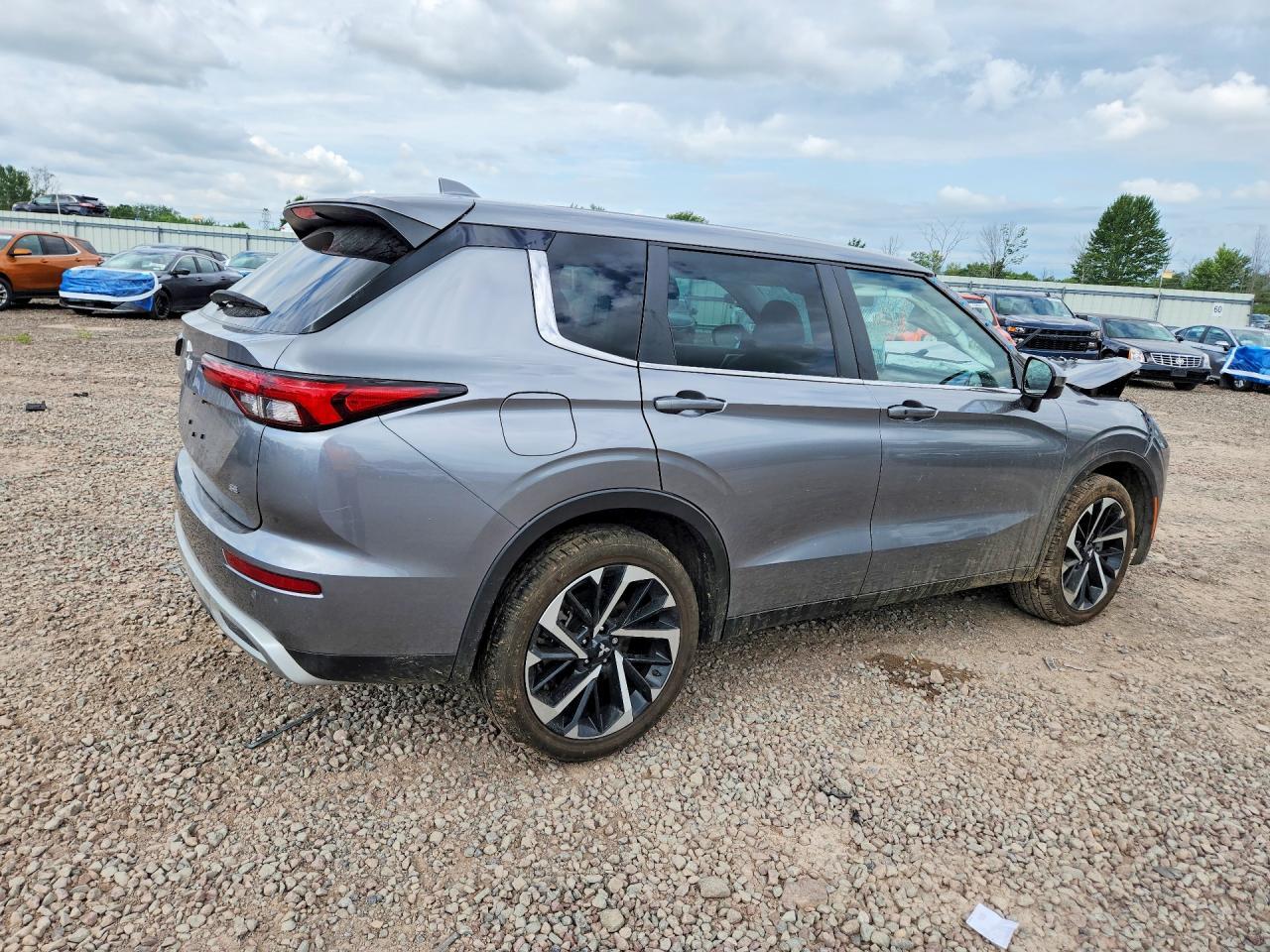 2023 MITSUBISHI OUTLANDER SE — Фото 3 из 14