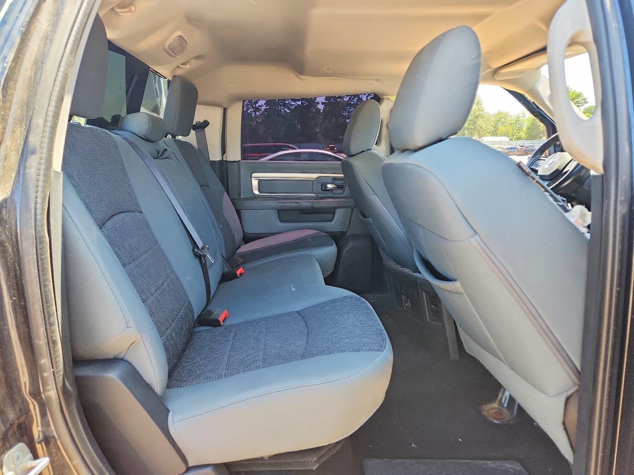 2015 RAM 2500 SLT — Фото 10 из 12