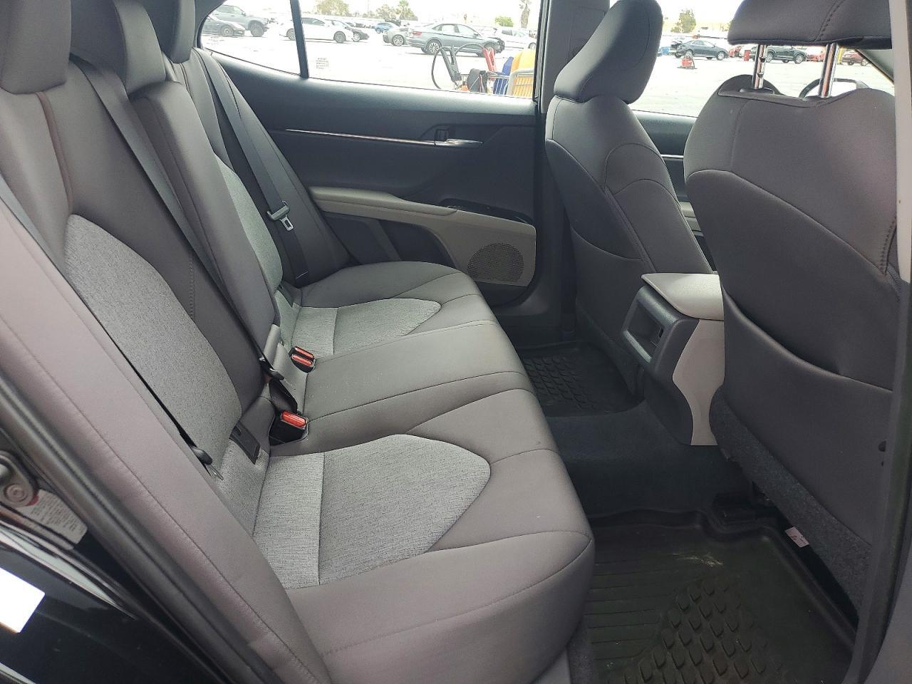 2018 TOYOTA CAMRY LE — Фото 10 из 12