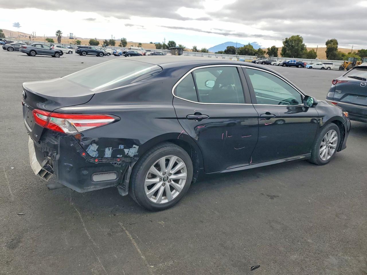 2018 TOYOTA CAMRY LE — Фото 3 из 12