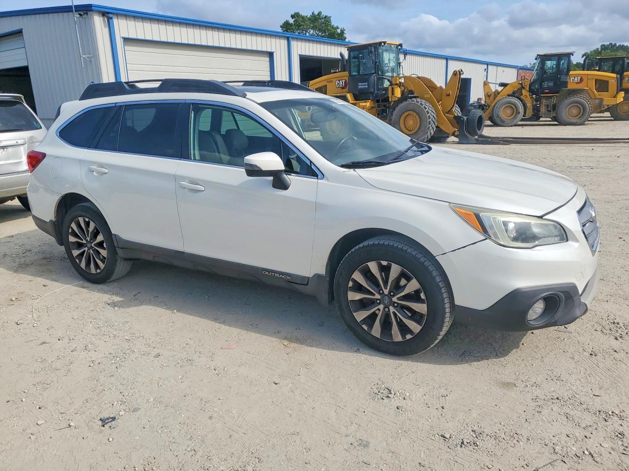 4S4BSENC7F3226364 2015 SUBARU OUTBACK photo no. 4