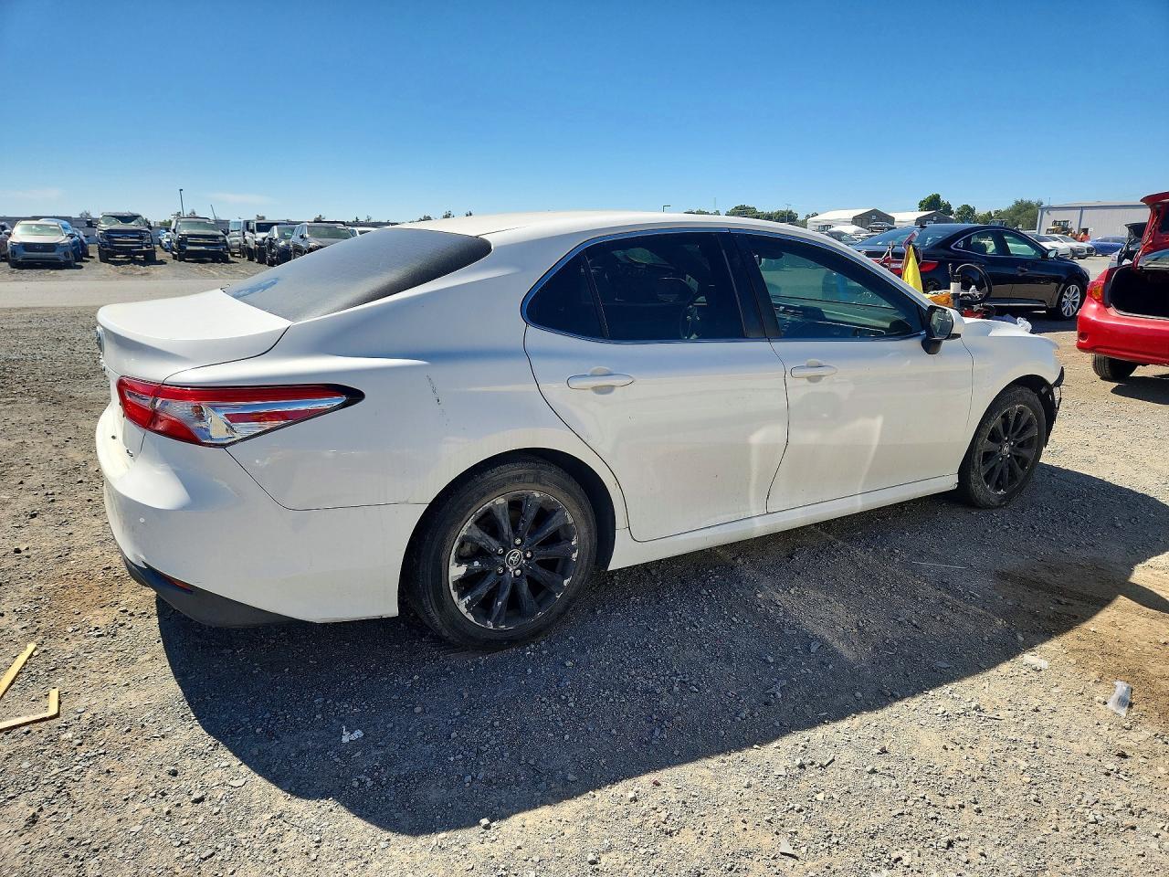 2018 TOYOTA CAMRY LE — Фото 3 из 13