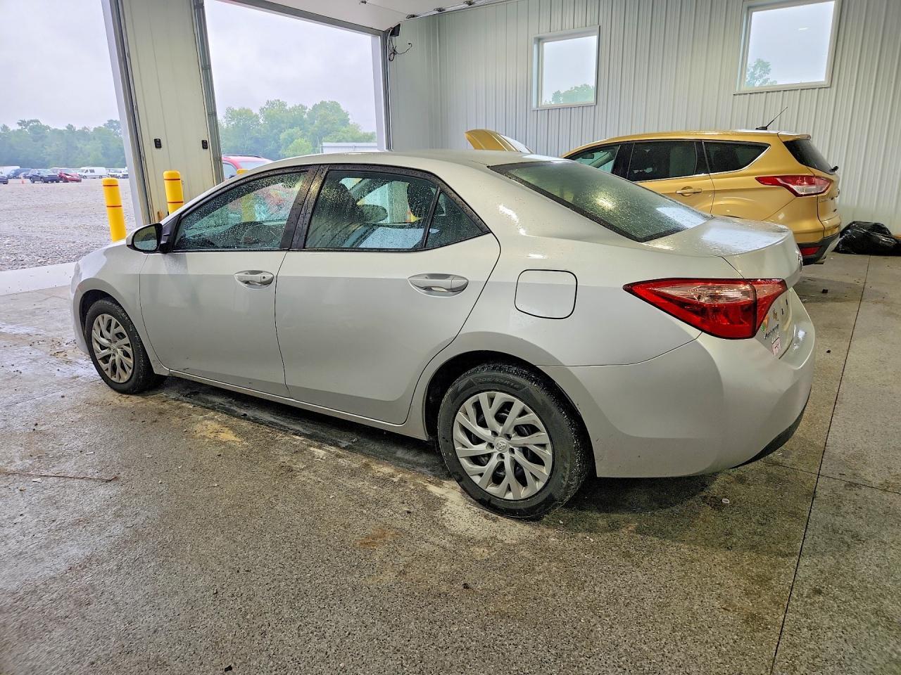 2018 TOYOTA COROLLA LE — Фото 2 из 12