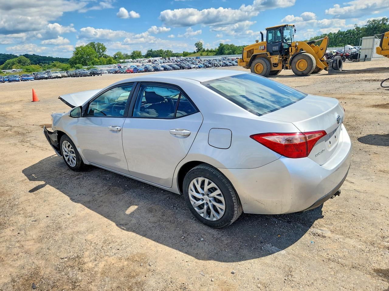 2018 TOYOTA COROLLA LE — Фото 2 из 12