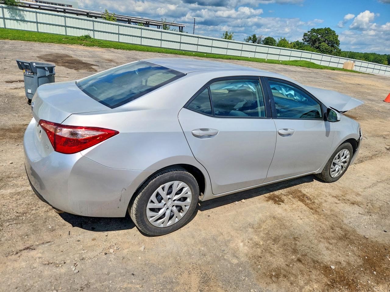 2018 TOYOTA COROLLA LE — Фото 3 из 12
