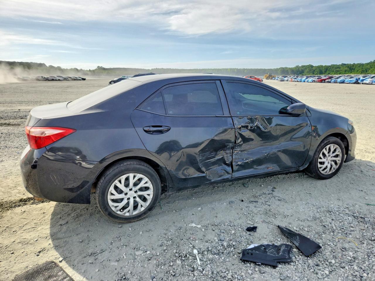 2018 TOYOTA COROLLA LE — Фото 3 из 13