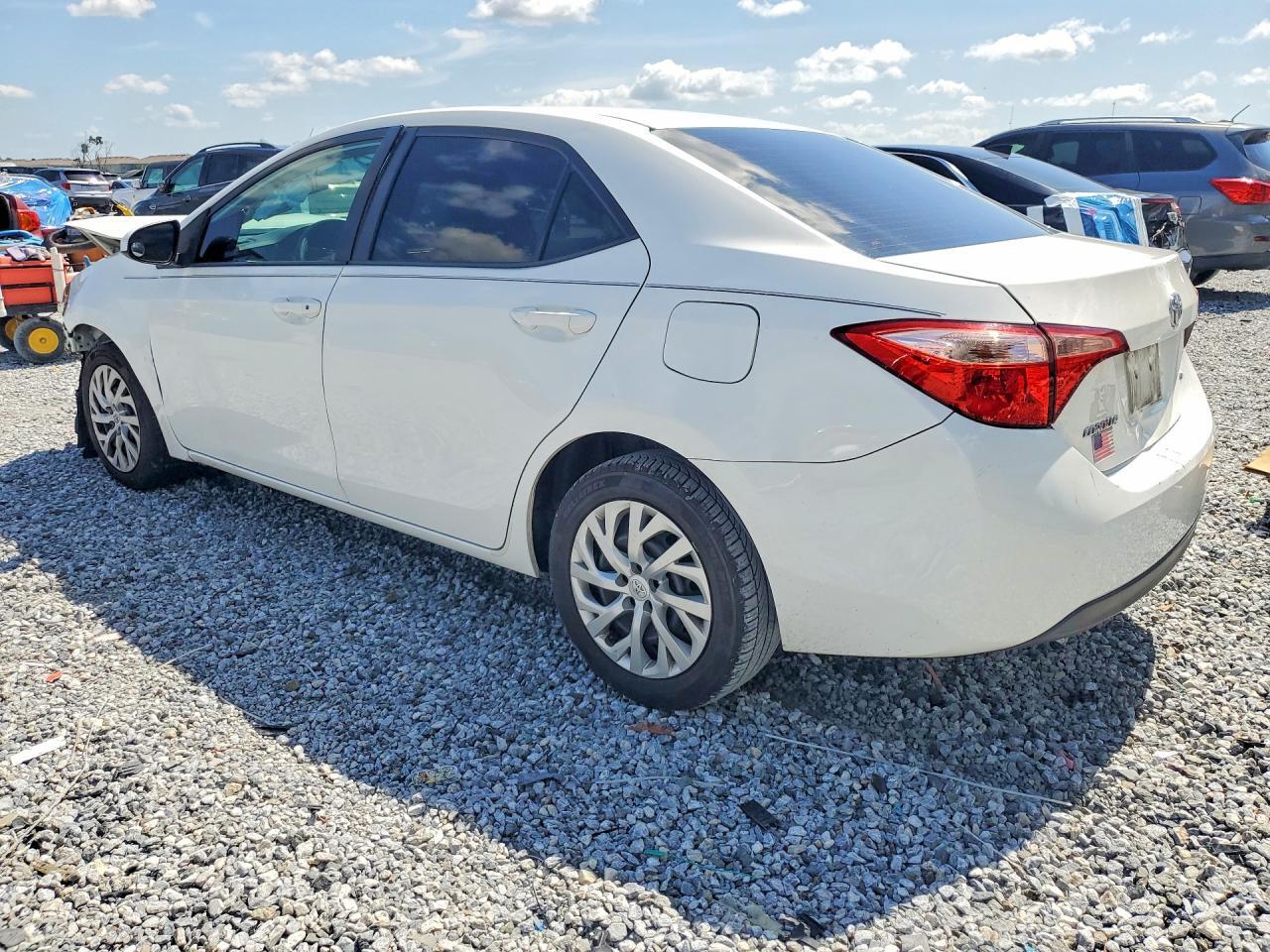 2018 TOYOTA COROLLA LE — Фото 2 из 13